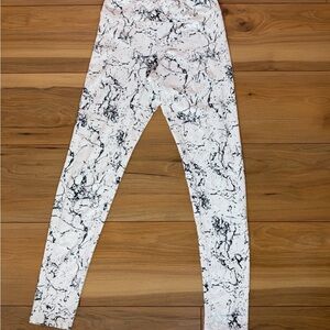GARAGE Women’s Athletic White Marble Print Leggings - size M
